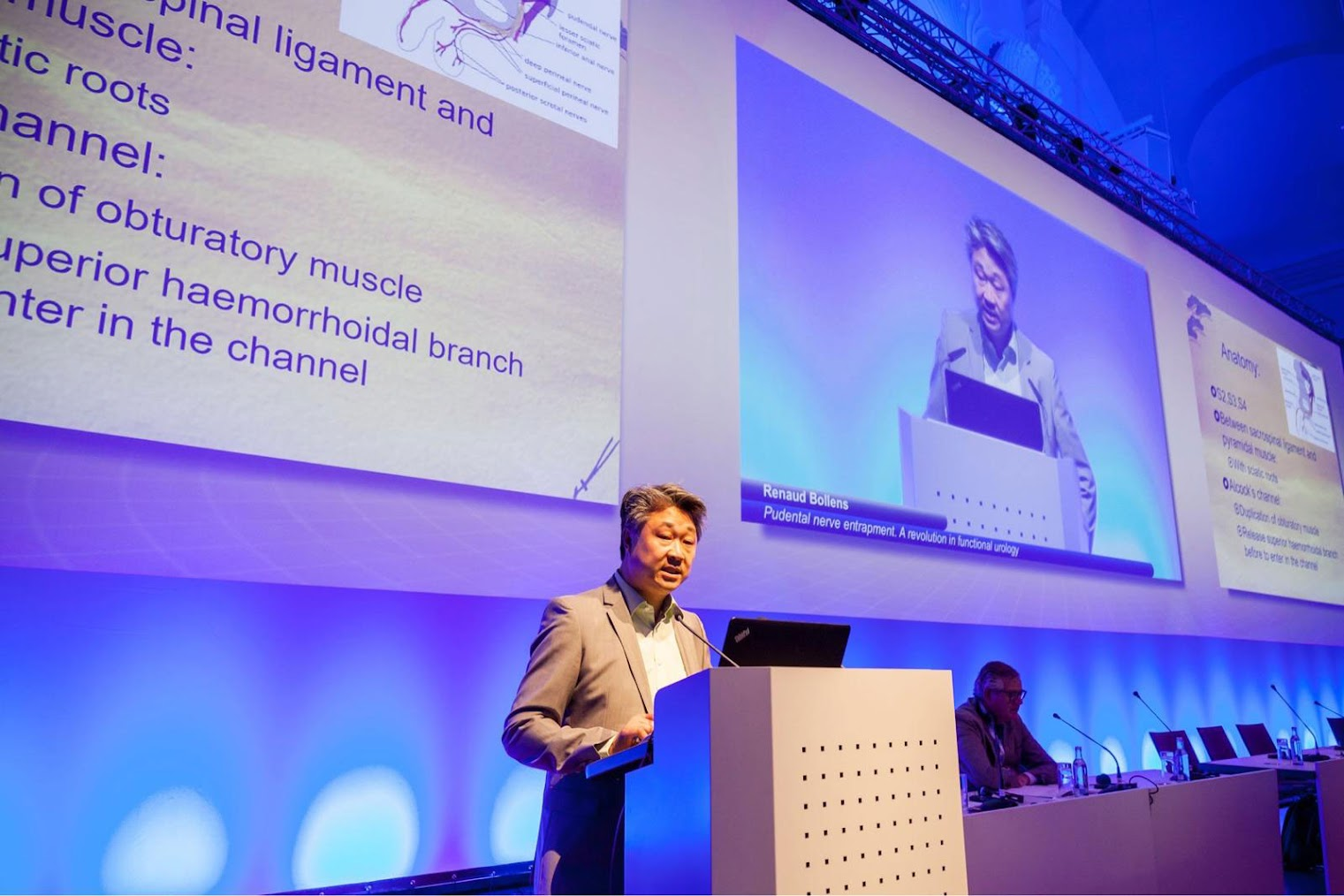 Dr Renaud Bollens presenting on pudendal nerve entrapment at an international urology conference